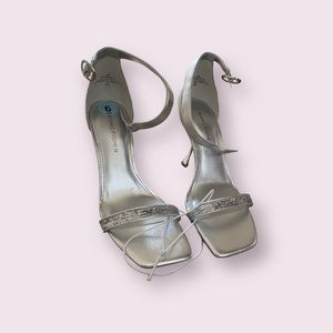 NWT Silver Marc Fisher Jalina Sequin Sandal Heel Size 6